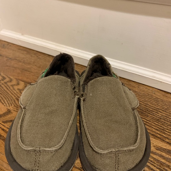 Sanuk slip on with velcro strap and fleece inside. Brown size 13 boys/girls - Picture 2 of 7